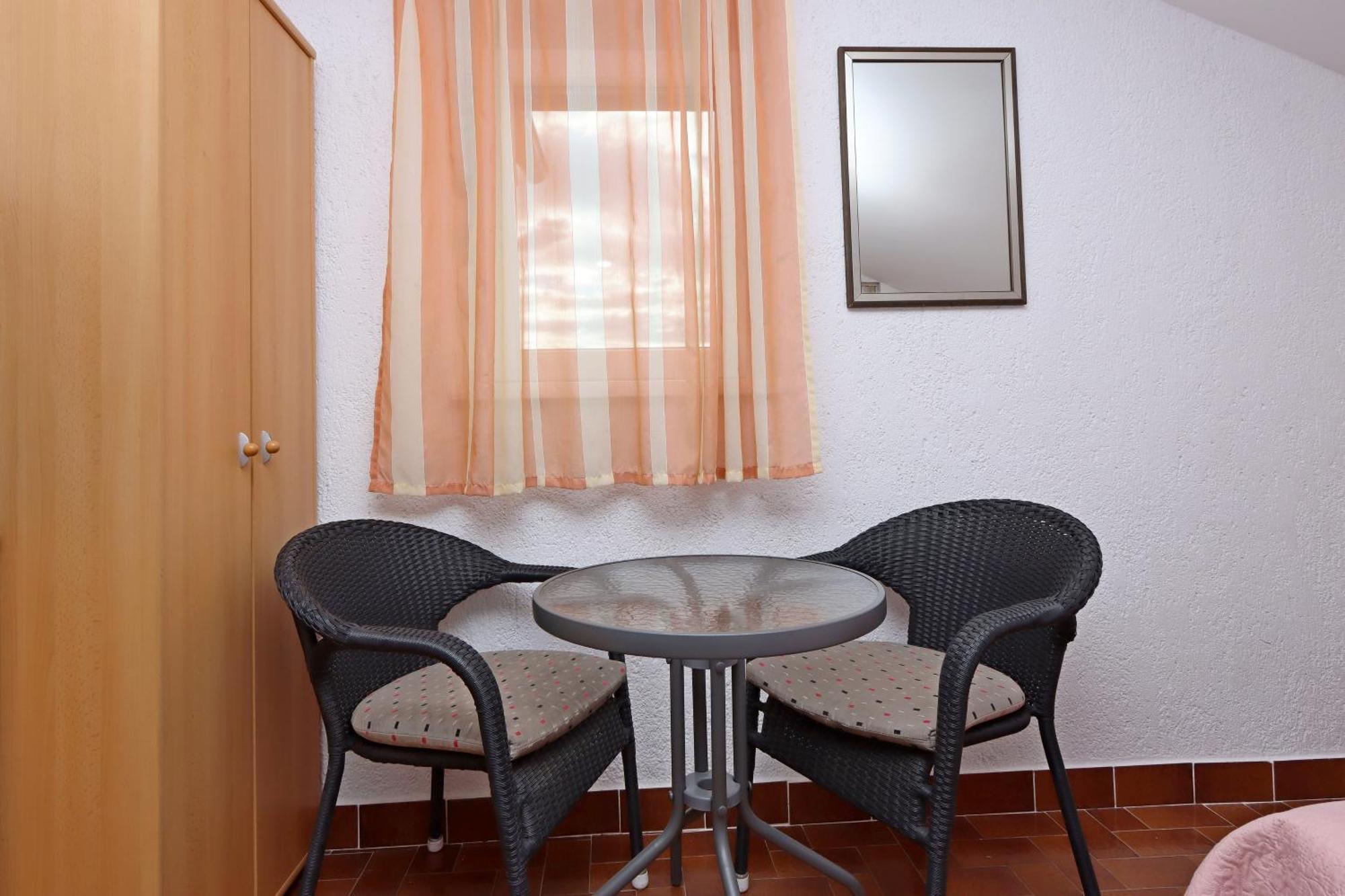Apartments With A Parking Space Kornic, Krk - 415 Rom bilde