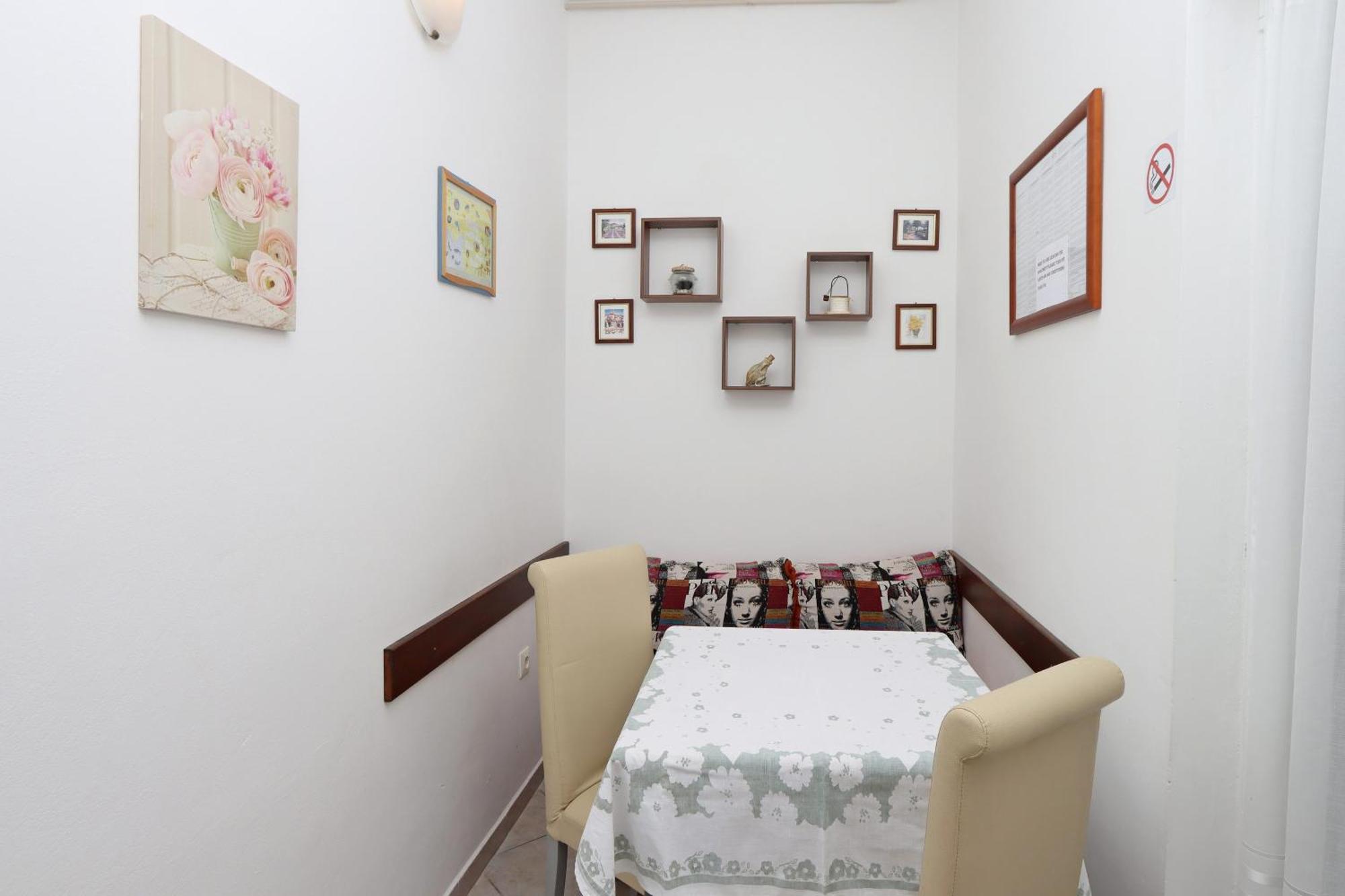 Apartments With A Parking Space Kornic, Krk - 415 Rom bilde